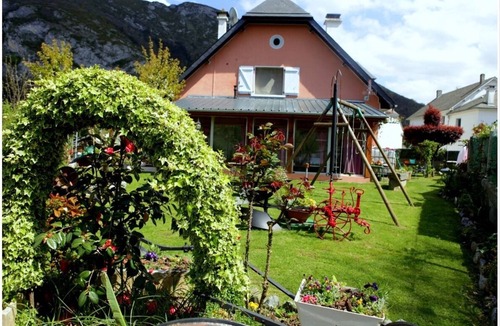 Aspin-en-Lavedan House | Gîte "LE JARDIN": come and discover Lourdes and the Pyrenees