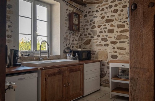 Lucq-de-Bearn House | Gîte sleeps 10, with indoor swimming pool ideal for families