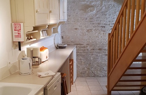 Saint-Pierre-d'Amilly House | Gite Sunflowers: for 5 people at the Domaine de Pegon in the countryside.