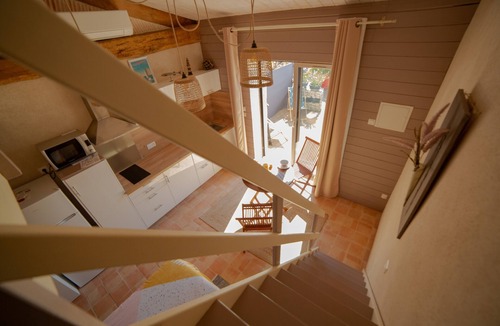 La Jarrie House | Gîte Tamaris with Shared Terrace, Pool, and Air Conditioning by Kaz'Concept
