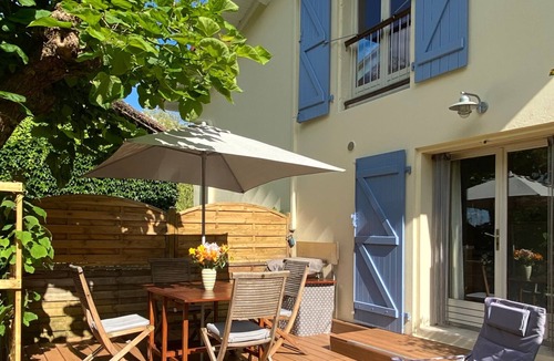 Augreilh House | Gîte with pool, grounds, air-conditioning for peaceful family holidays in Landes