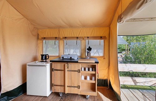 Jayac RV Rental | Glamping 'Safarilodge Standard 4 Pers' with Private Terrace & Wi-Fi