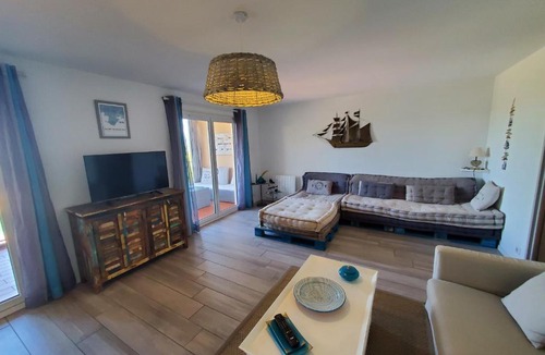 Saint-Mandrier-sur-Mer Apartment | Grand appartement, 3 chambres, très bonne literie, résidence avec piscine à Pin Rolland
