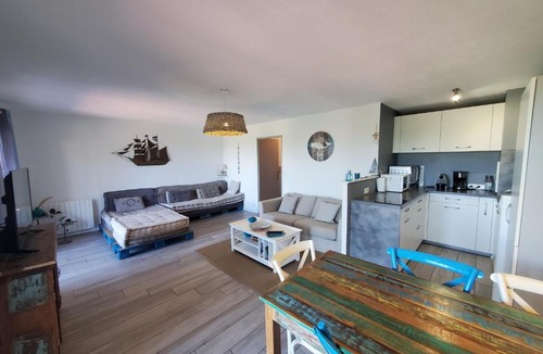 Saint-Mandrier-sur-Mer Apartment | Grand appartement, 3 chambres, très bonne literie, résidence avec piscine à Pin Rolland