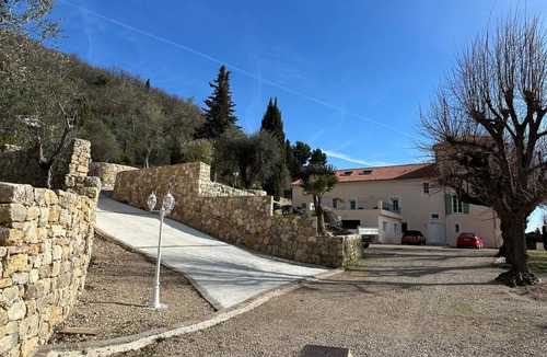 Magagnosc Condo | Grand Gîte 7 Personnes Avec Accès Piscine Partagée