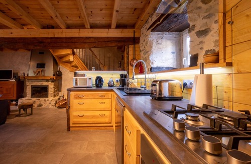 Saint-Pastous Ski Chalet | Grange de Montagne Entièrement Rénovée