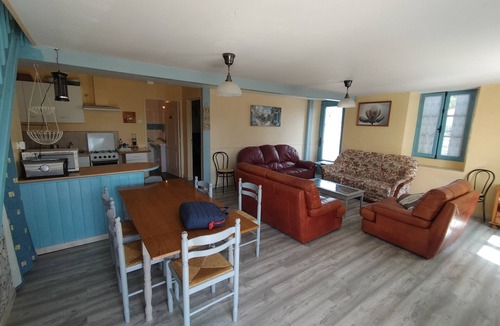 Semoussac House | Green and quiet 4-bedroom family gîte with garden, games and saltwater swimming pool
