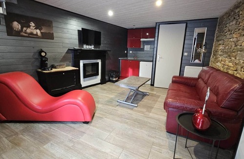 Soudan House | Grey Cottage – Romantic stay & pool access – Les Gîtes du Petit Marcel Estate