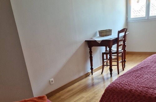 Angoume House | Guest House 'Chambre D'hote Albizia' with Mountain View, Wi-Fi and Air Conditioning