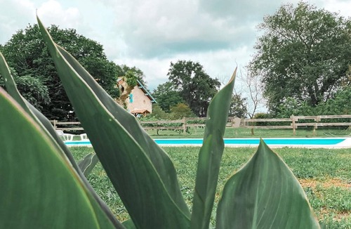 Angoume House | Guest House 'Chambre D'hôtes Edelweiss' with Mountain View, Wi-Fi and Air Conditioning