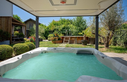 Barberaz Apartment | Guest House 'La Suite Des Sommets' with Shared Pool, Shared Terrace and Air Conditioning