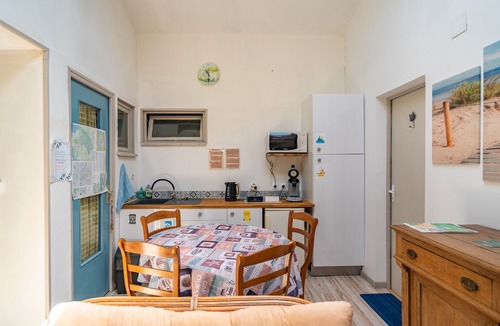 Marennes House | Guest Room 'Coup De Cœur' with Shared Terrace, Private Garden, and Wi-Fi