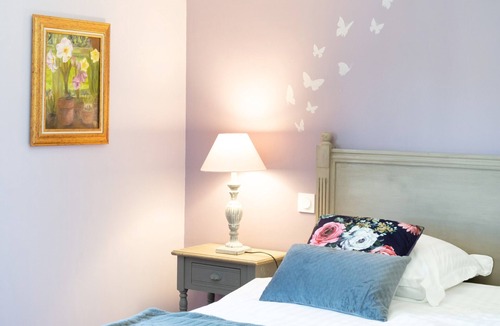 Garrey Bed & Breakfast | Guest Room 'Domaine De La Barthe - Anna' with Shared Pool, Terrace and Wi-Fi