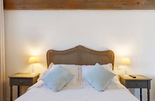 Sevremont Bed & Breakfast | Guest Room 'Eléonore - Aux Charmes D’antan' with Shared Pool, Terrace, and Wi-Fi
