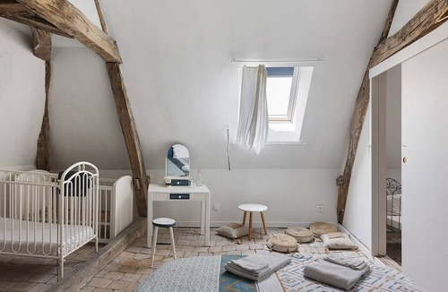 Hommes Bed & Breakfast | Guest Room “Large Space, 2 Bedrooms, Private Bathroom” with Wi-Fi and Air Conditioning