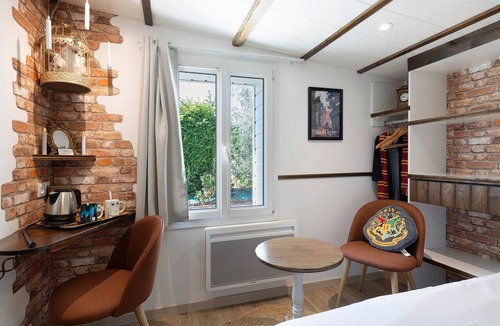 Chateauneuf Bed & Breakfast | Guest Room "Le Cocon du Sorcier" in the Marais Breton Vendéen, 25 min from Noirmoutier
