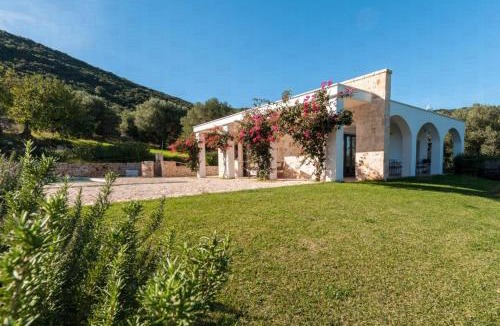 Macchia di Monte Villa | HelloApulia - Villa Maremonti