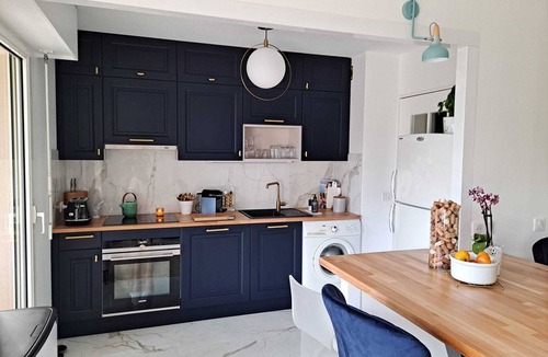 Prado - Republique Condo | HENRI CAMILLE REAL ESTATE -Beautiful one bedroom swimming pool and parking