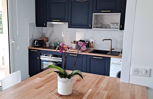 Prado - Republique Condo | HENRI CAMILLE REAL ESTATE -Beautiful one bedroom swimming pool and parking