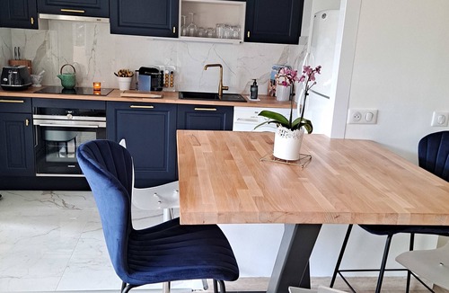 Prado - Republique Condo | HENRI CAMILLE REAL ESTATE -Beautiful one bedroom swimming pool and parking