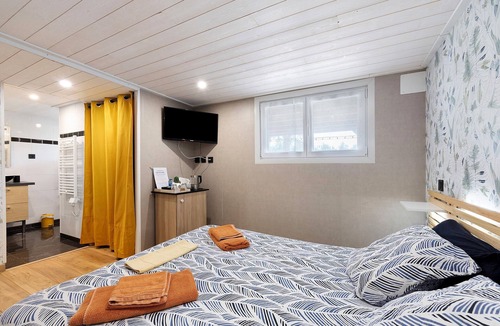 Le Boupere Bed & Breakfast | Hermès Room Near Puy du Fou!