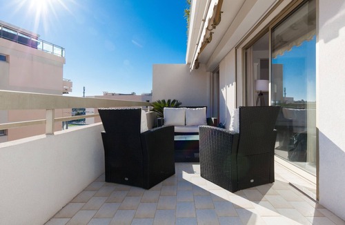 Pointe Croisette Apartment | High-Standard 2-Bedroom Apartment with Sea View and Large Terrace