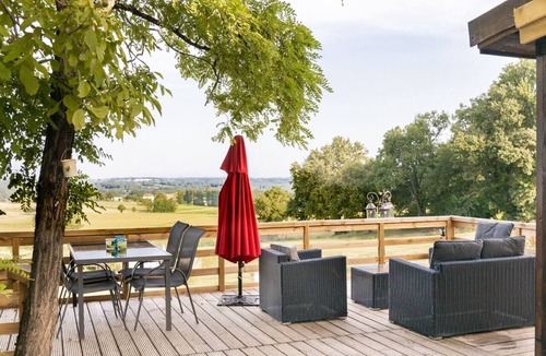 Douzains House | Historic Holiday Home Monet with Pool and Jacuzzi, Lot-et-Garonne