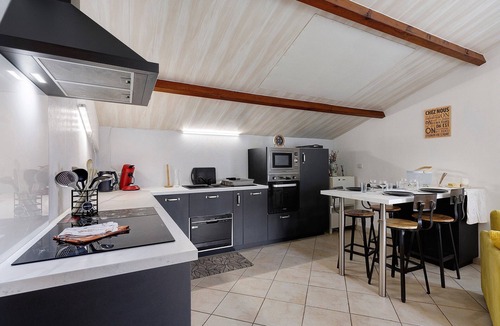 Saint-Avaugourd-des-Landes House | Holiday Home "Gîte Douceur de Vivre - Soleil" with Lake View, Pool and Wi-Fi