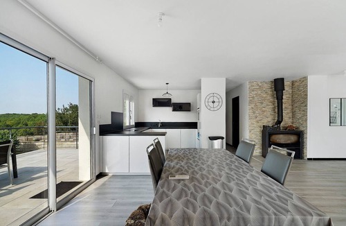 Saint-Cernin-de-Larche House | Holiday Home Alfaro with Private Pool