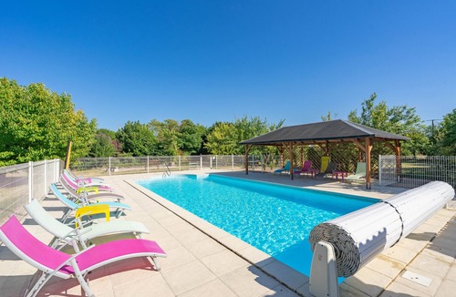 Saint-Seurin-de-Palenne House | Holiday Home 'Myosotis' with Shared Pool, Private Terrace and Wi-Fi