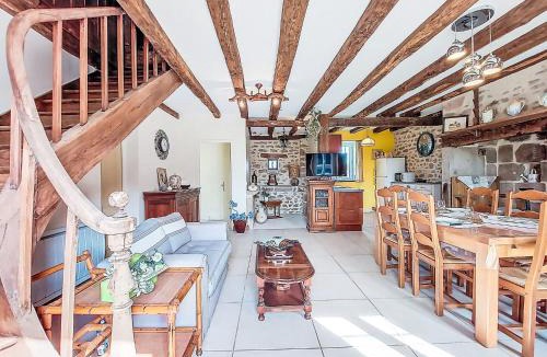 Saint-Martin-la-Meanne House | Holiday Home Gîte Saint Sauveur by Interhome