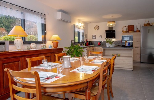 La Rochette House | Holiday Home 'Les Chaudannes' with Mountain View, Wi-Fi, and Air Conditioning