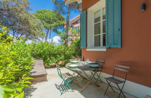 Saint-Aygulf House | Holiday Home 'Chalet' with Sea View, Wi-Fi and Air Conditioning