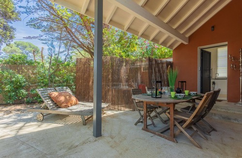 Saint-Aygulf House | Holiday Home 'Chalet' with Sea View, Wi-Fi and Air Conditioning
