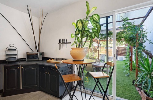 Pineuilh House | Holiday Home 'Chez Moi' with Private Garden, Wi-Fi and Air Conditioning