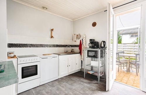 Salles sur Mer House | Holiday Home 'Cottage Chaleureux Proche Ocean' with Private Terrace, Wi-Fi and Air Conditioning
