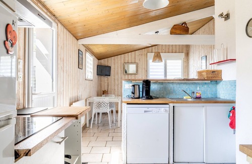 La Faute-sur-Mer House | Holiday Home "De Pêcheur Au Calme" with Private Terrace, Garden, and Wi-Fi