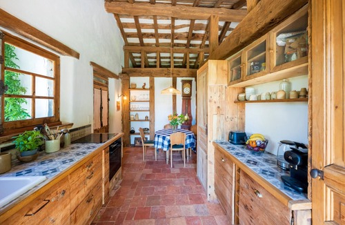 Arcangues House | Holiday Home 'Dependance Avec Jacuzzi' with Terrace, Garden and Wi-Fi