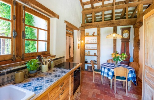 Arcangues House | Holiday Home 'Dependance Avec Jacuzzi' with Terrace, Garden and Wi-Fi