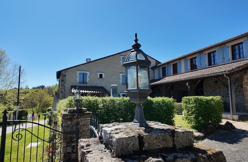 Roussines House | Holiday Home 'Domaine De Bellac - Le Cabriolet' with Shared Pool, Terrace & Wi-Fi