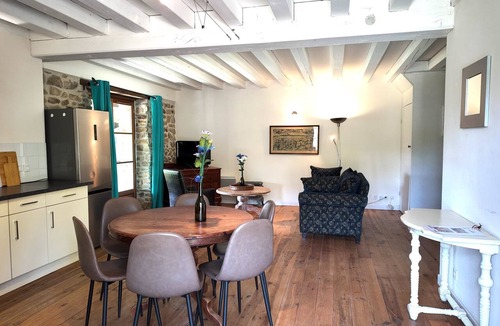 Roussines House | Holiday Home 'Domaine De Bellac - Le Calèche' with Shared Pool, Private Terrace & Wi-Fi