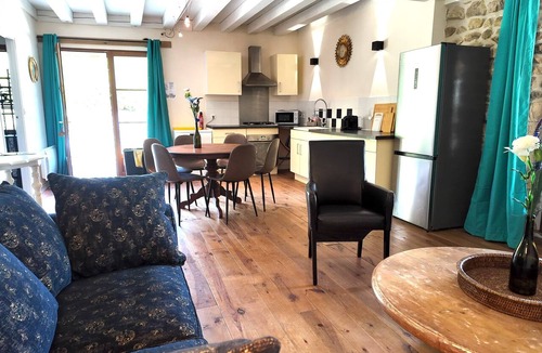 Roussines House | Holiday Home 'Domaine De Bellac - Le Calèche' with Shared Pool, Private Terrace & Wi-Fi