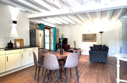 Roussines House | Holiday Home 'Domaine De Bellac - Le Calèche' with Shared Pool, Private Terrace & Wi-Fi