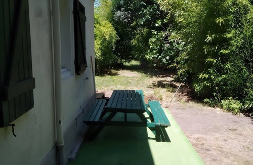 Castets House | Holiday Home 'Gîte 5 to 6 People, Shared Pool, Beaches Nearby' with Pool
