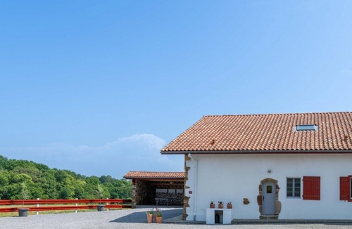 Masparraute House | Holiday Home “Gîte Ithurrondoa” with Private Pool, Terrace & Wi-Fi