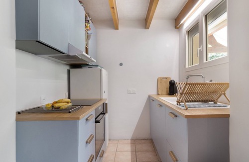 Hourtin House | Holiday Home in Hourtin Plage with Private Terrace, Garden, and Wi-Fi