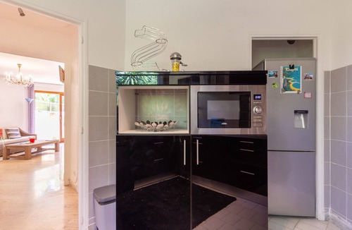 Le Mourillon House | Holiday Home “Jolie Maison Proche Plage” with Pool, Mountain View and Wi-Fi