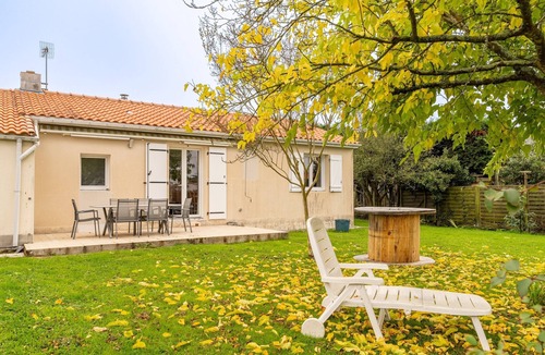 Prefailles House | Holiday Home 'Ker Pathabac' with Private Terrace, Private Garden and Wi-Fi