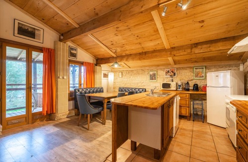 Gemozac House | Holiday Home 'L'arbre - Gîtes De La Tournerie' with Shared Pool, Shared Garden and Wi-Fi