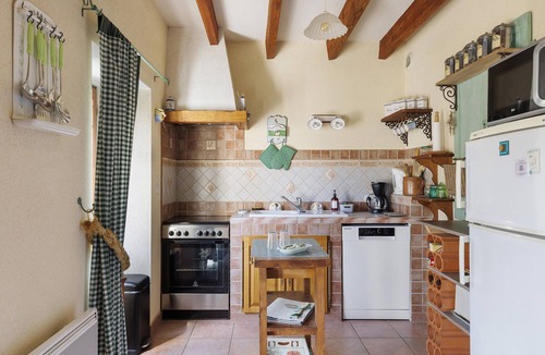 Montreuil-Bellay House | Holiday Home “La Ferme Du Bellay - Côté Cour” with Private Terrace, Wi-Fi & Air Conditioning